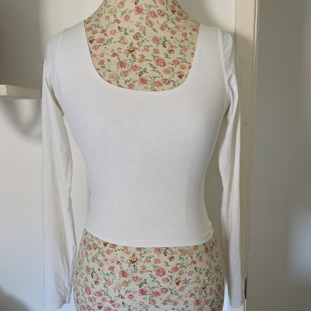 Almere White Countour Double Line Seemless Size S